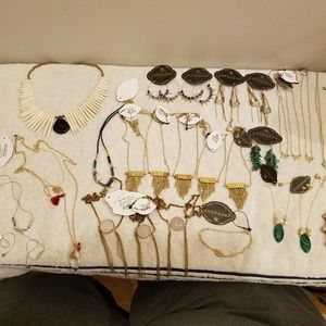 Lot of 27 pieces of jewelry